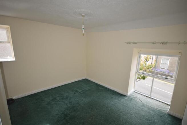 2 Highgate Bed 1.JPG