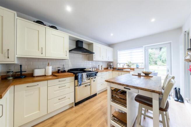 6 Windsor Close-001.jpg