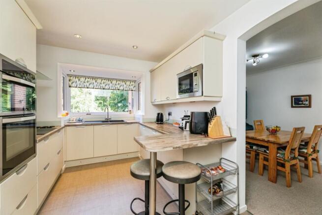 3 bed Semi-Detached for sale Image 7