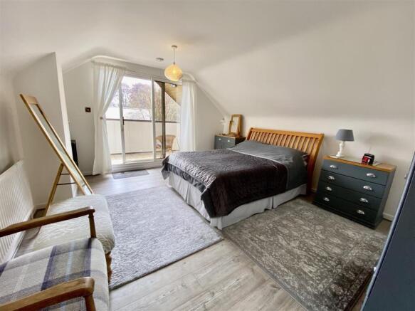 BEDROOM 2
