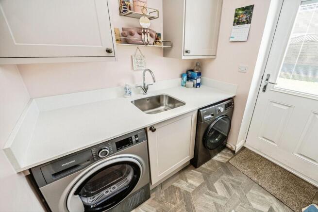 4 bed Detached for sale Image 7