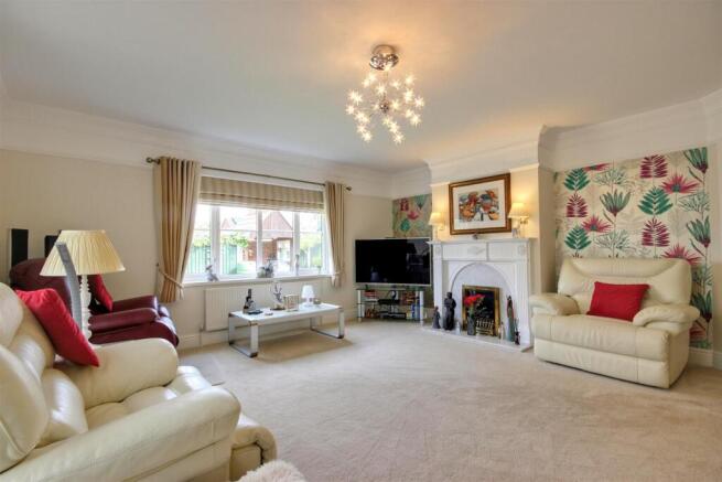 4 bed Detached Bungalow for sale Image 5
