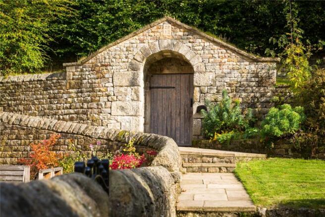 8 bed Detached for sale Image 10
