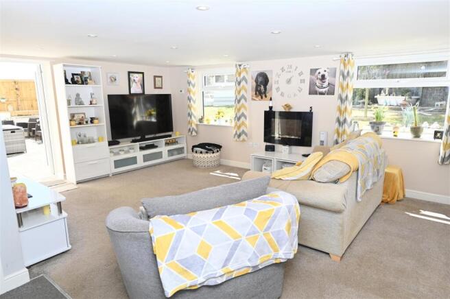 4 bed Detached for sale Image 4