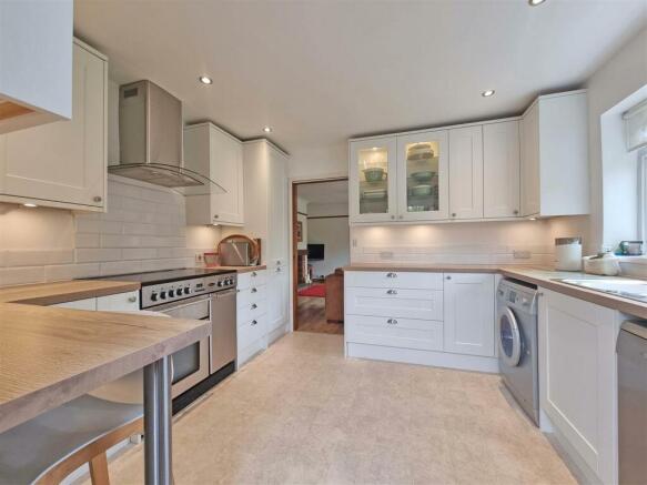 MODERN KITCHEN