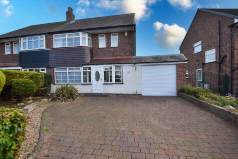 Daresbury Avenue, Flixton, M41