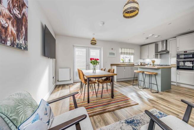 7 Alder Grove, Horndean-Small-PorticoMarketing-Sol