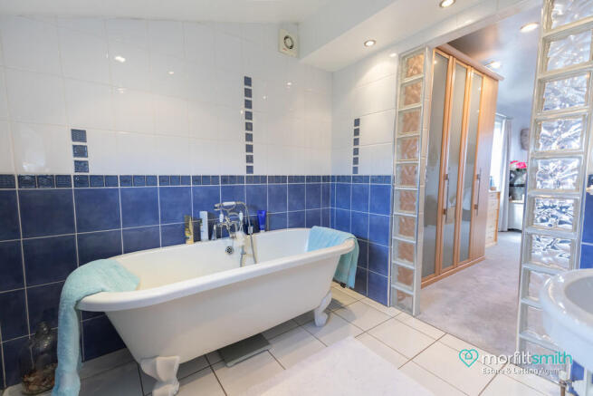 En-Suite Bathroom