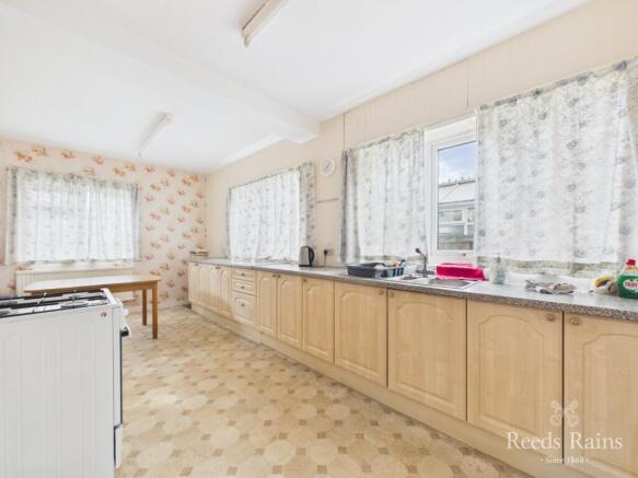 4 bed Semi-Detached for sale Image 5