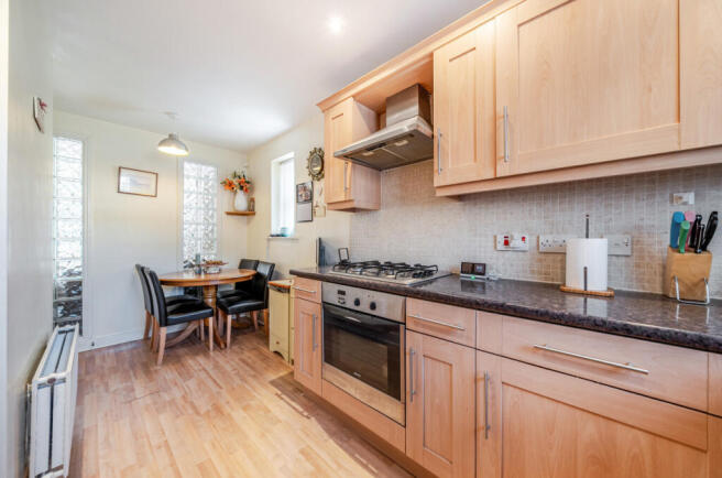 2 bed Flat for sale Image 7
