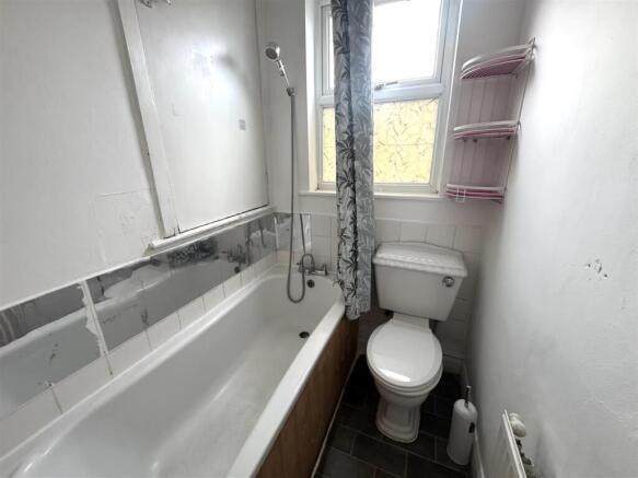 3 bed Terraced to rent Image 5