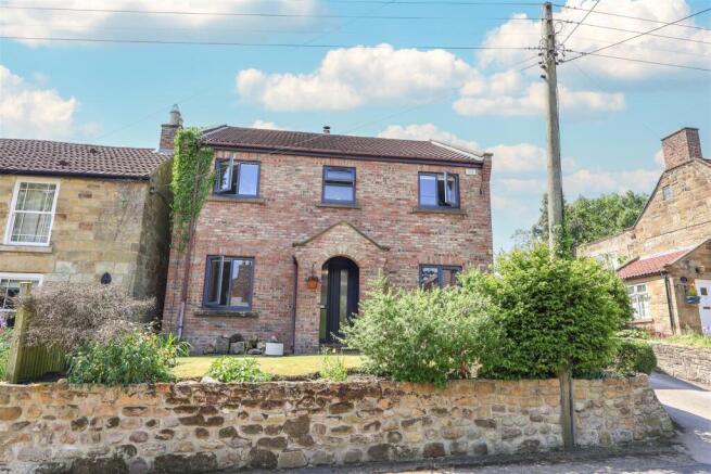 4 bed Detached for sale Image 5