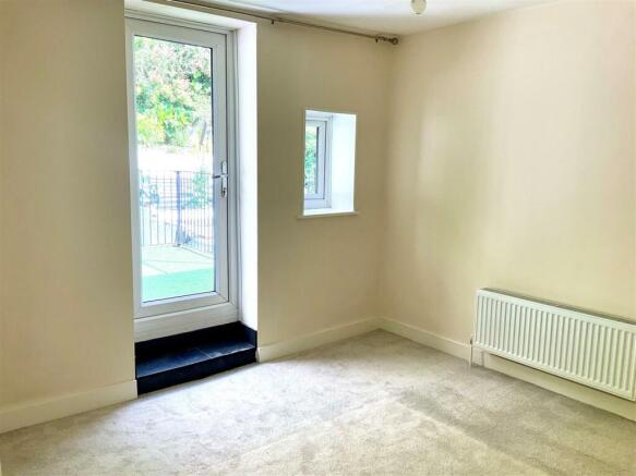 bedroom2.jpg
