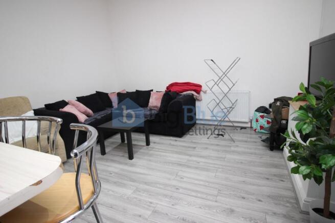 4 bed Terraced to rent Image 4
