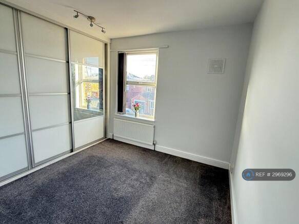 2 bed End of Terrace to rent Image 6