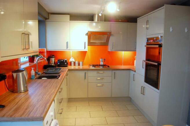 DINING / KITCHEN
