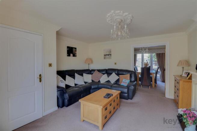 4 bed Detached for sale Image 4