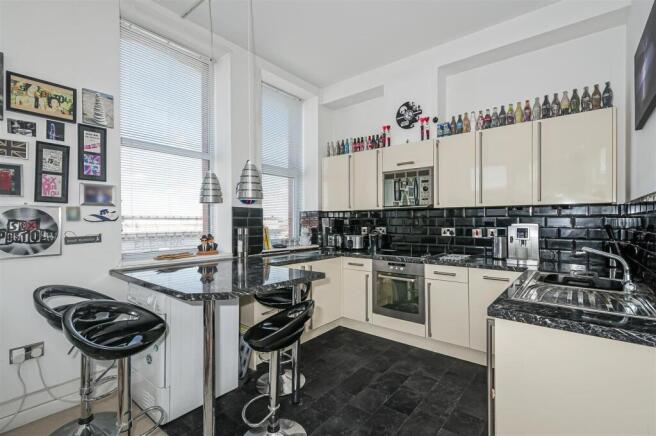 2 bed Apartment for sale Image 5