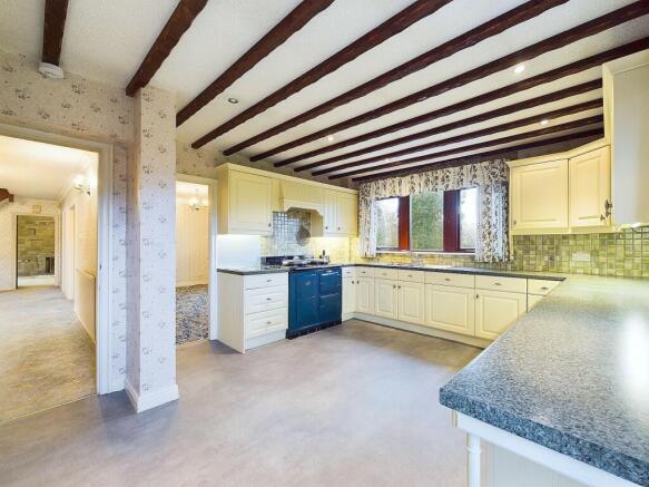 4 bed Detached to rent Image 4