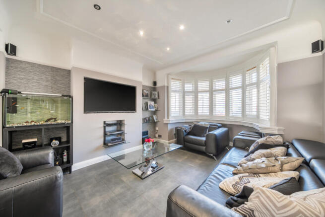 1399995-6-6967bcf...