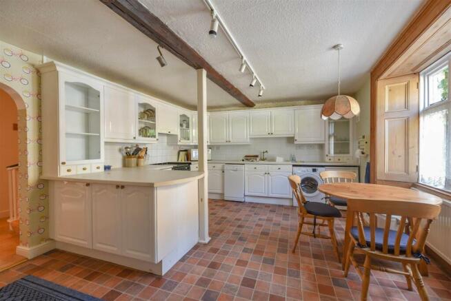 KITCHEN/BREAKFAST ROOM