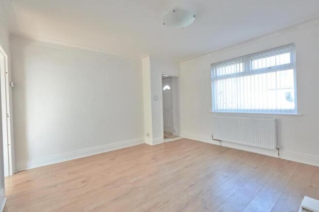3 bed Semi-Detached to rent Image 8