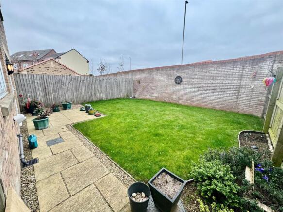 4 bed Semi-Detached for sale Image 5