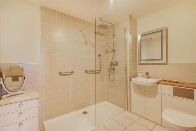 Ensuite Shower room.jpg