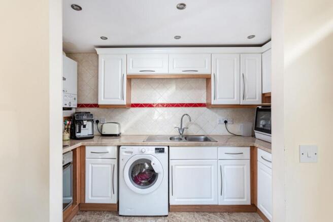 2 bed Flat for sale Image 7