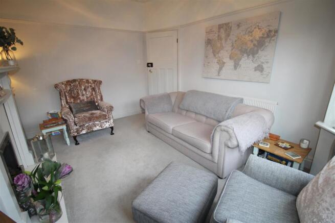 Cudworth Road, 26, lounge 3.JPG