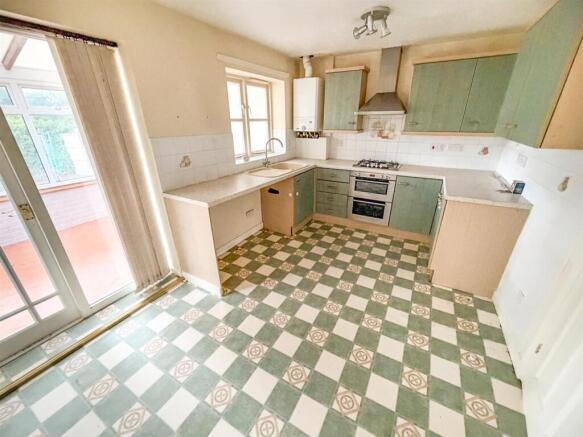 Kitchen/ Dining Room