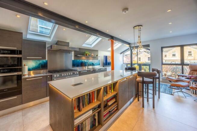 Kitchen/Breakfast...