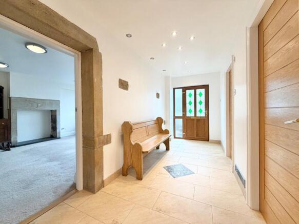 4 bed Detached to rent Image 4