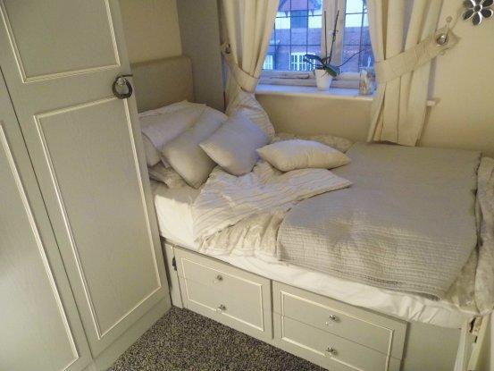 Bedroom Tw