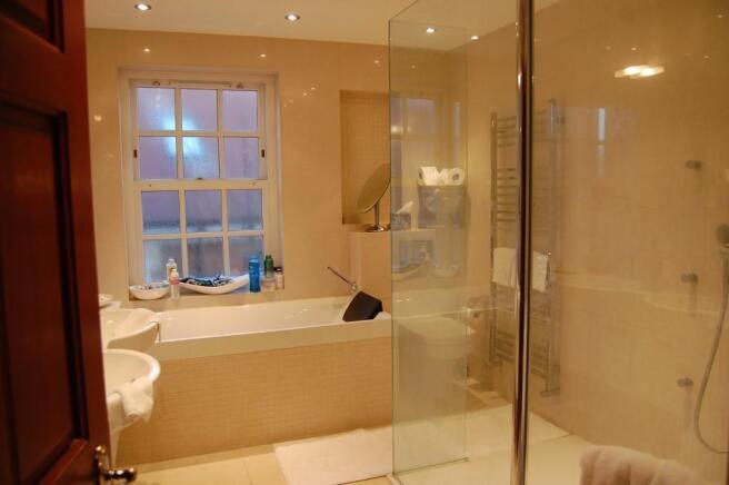 MAIN BATHROOM