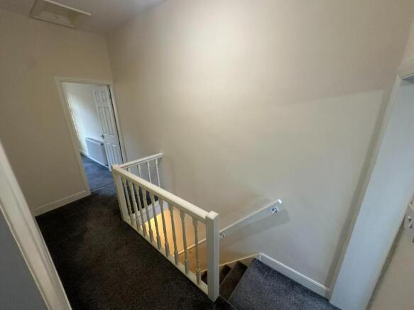 2 bed Terraced to rent Image 6