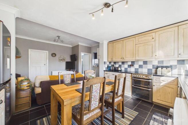 KITCHEN/LIVING AREA
