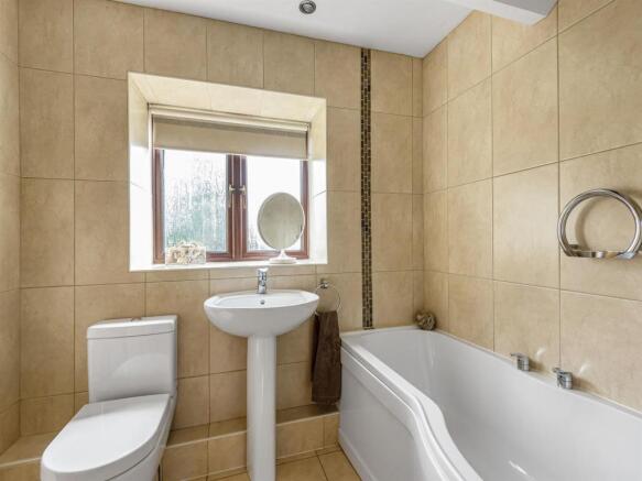Family bathroom.jpg