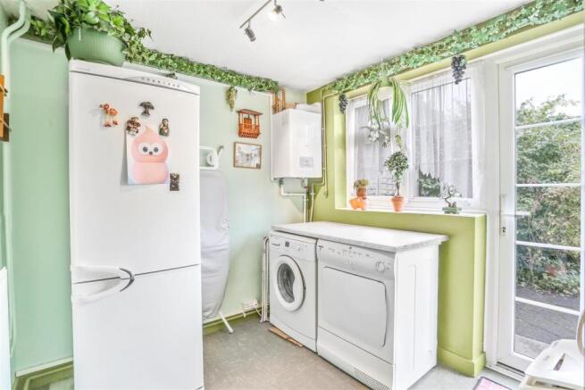 676945885 - 23 Travers House, 127 Dalmeny Avenue N