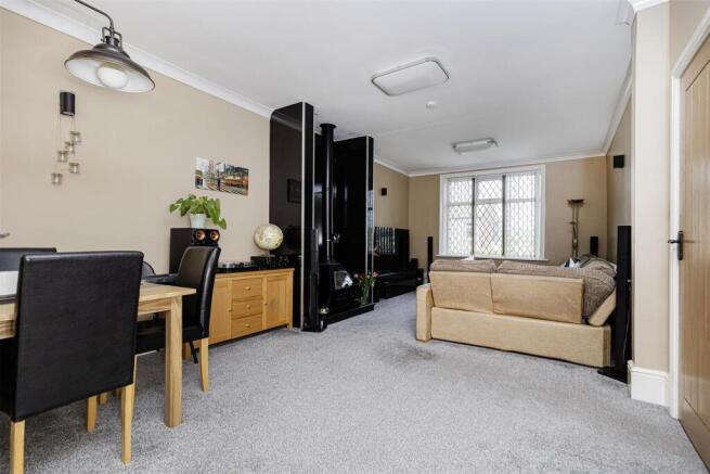4 bed Semi-Detached for sale Image 5