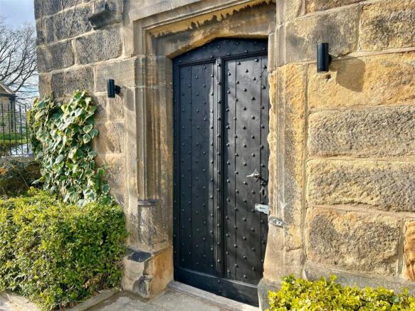 2 bed Flat to rent Image 11