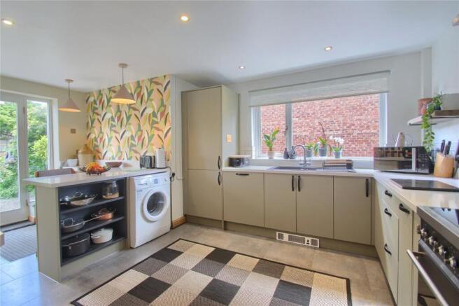 4 bed Detached for sale Image 11