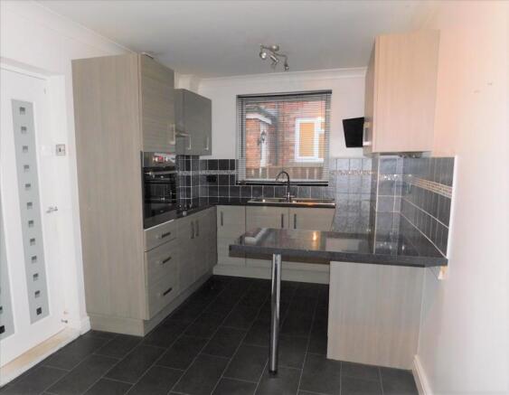KITCHEN/BREAKFAST ROOM