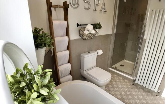 Family Bathroom 2