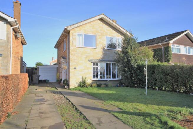 Front Elevation / Driveway