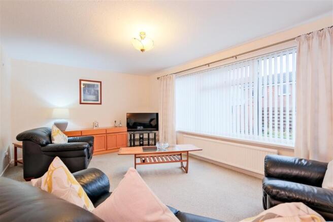 Living Room / Dining