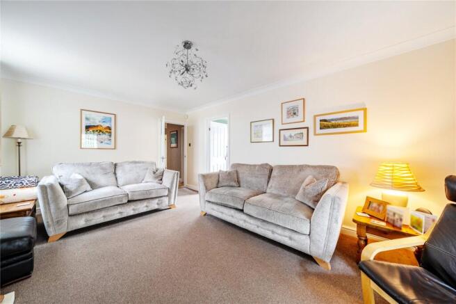 4 bed Bungalow for sale Image 12