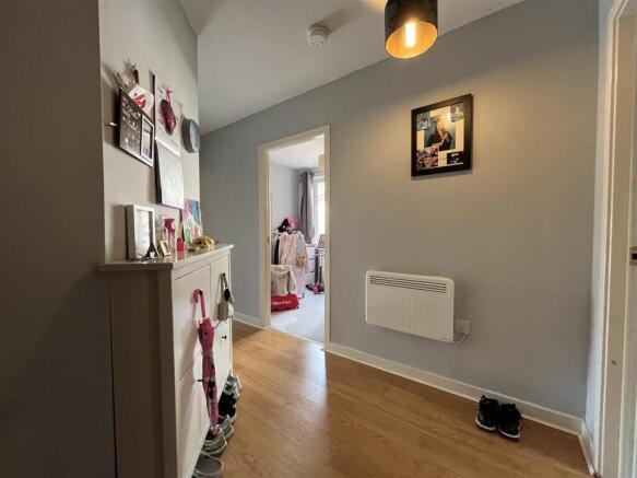 2 bed Apartment for sale Image 6