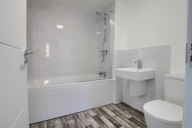 3 bed Semi-Detached to rent Image 8