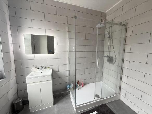 3 bed Terraced for sale Image 9